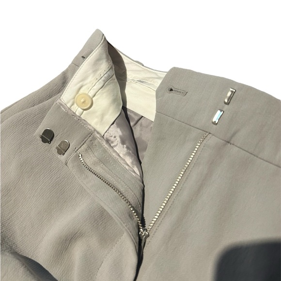 The Effortless Short Mini High-waisted Japanese crepe shorts - Picture 5 of 6